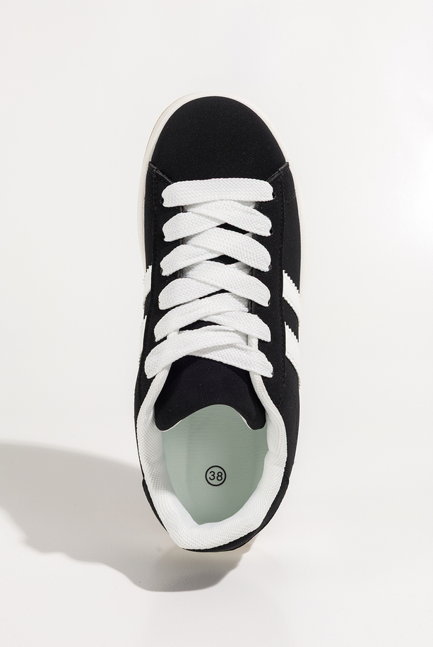 Czarne sneakersy damskie buty sportowe na platformie sznurowane białe wstawki Casu 77632-1