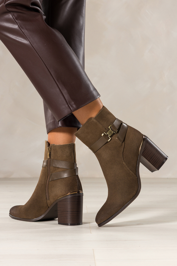 Brązowe botki skórzane damskie Sergio Leone na słupku pasek ze złotą ozdobą YG74615-H