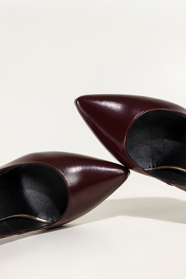 Bordowe czółenka skórzane damskie lakierowane na słupku pasek wokół kostki PRODUKT POLSKI Casu 7166-351