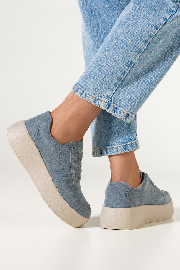 Niebieskie sneakersy skórzane damskie creepersy na platformie sznurowane Carla 2323