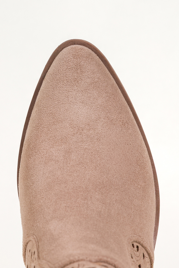 Beżowe botki damskie kowbojki ścięty obcas klocek ażurowa cholewka Carla S7477-7