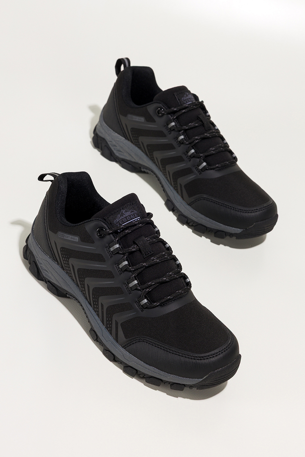 Czarne buty trekkingowe damskie buty sportowe softshell na bieżnikowanej podeszwie szare wstawki sznurowane Carla EY82933-8
