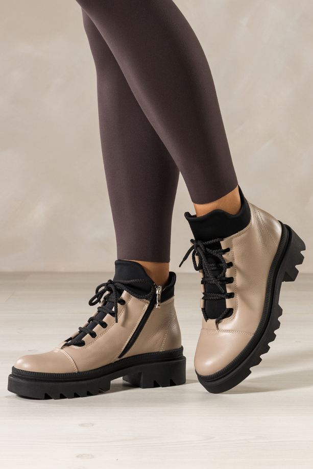 Beżowe botki skórzane damskie na bieżnikowanej podeszwie sznurowane PRODUKT POLSKI Casu A099