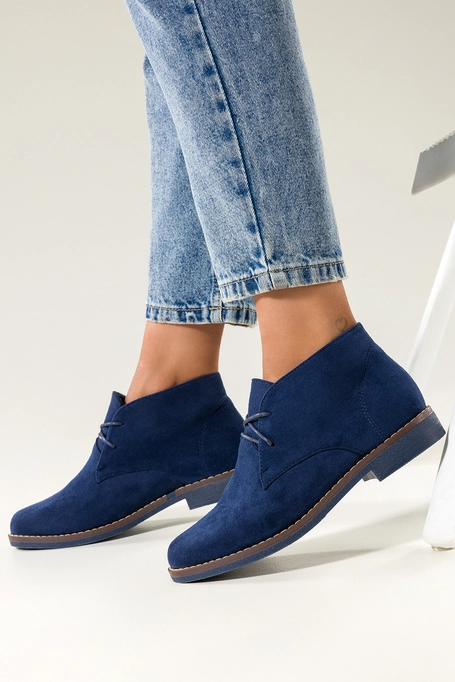 Granatowe botki damskie na płaskiej podeszwie z przeszyciami sznurowane Casu 8997-3