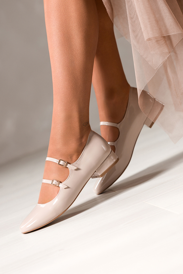 Jasnobeżowe baleriny damskie lakierowane Mary Jane z paskami niski obcas klocek Carla ZR84K