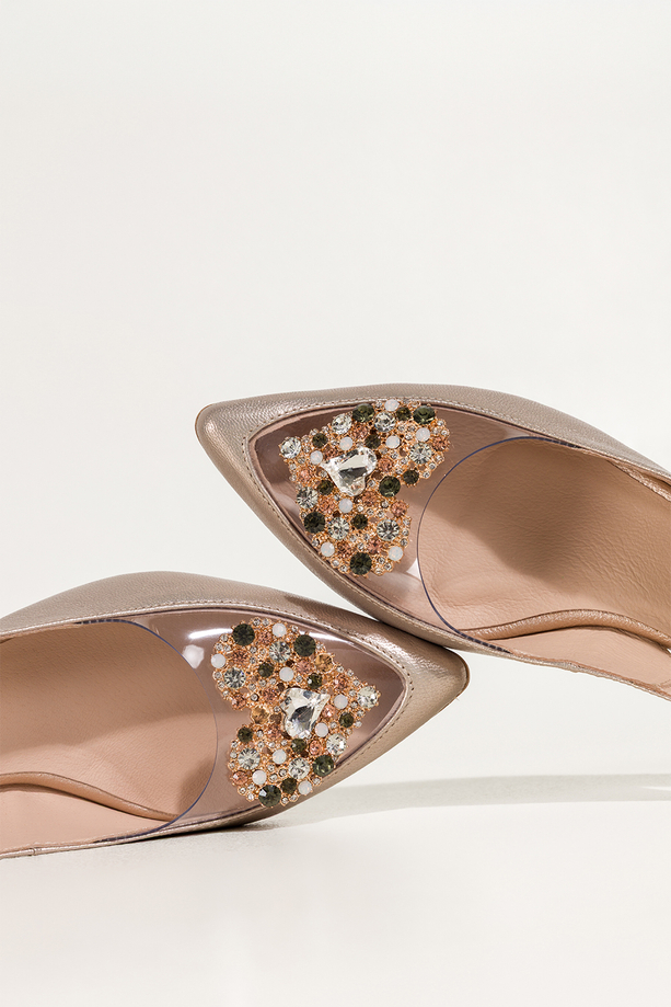 Złote czółenka skórzane damskie z odkrytą piętą transparentna wstawka ozdobne serce z kryształkami PRODUKT POLSKI Casu 7126-291