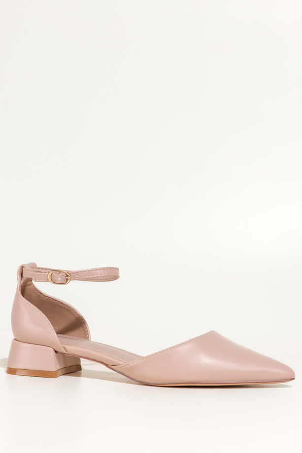 Beżowe baleriny damskie na niskim obcasie zakryta pięta pasek wokół kostki Carla OV864K