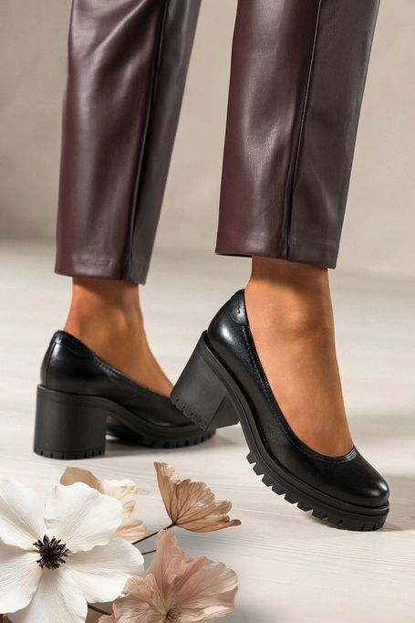Czarne półbuty skórzane damskie na szerokim klocku bieżnikowana platforma PRODUKT POLSKI Casu 79805