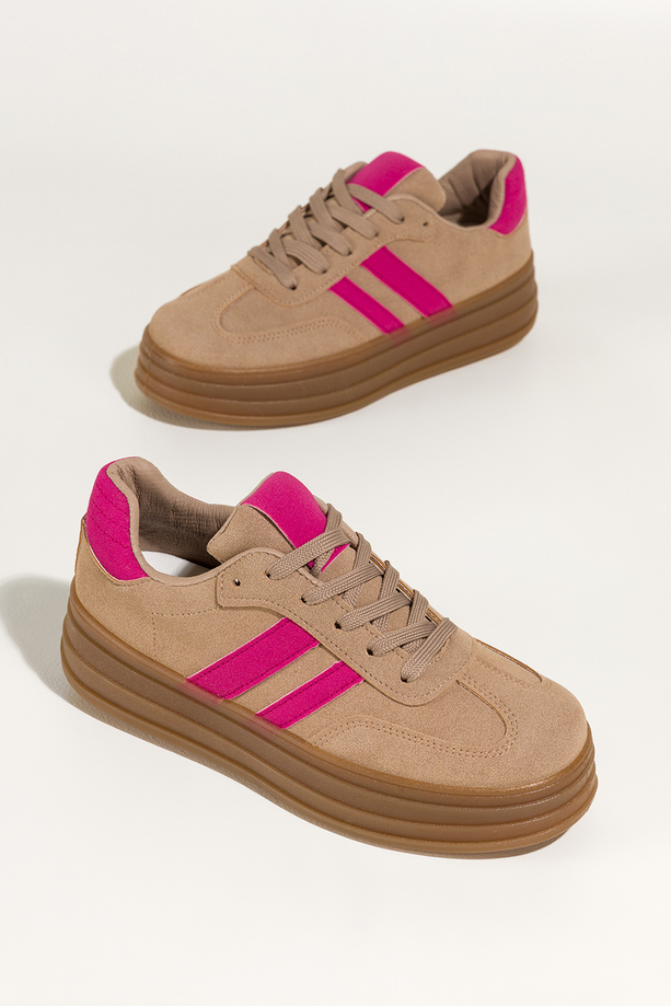 Ciemnobeżowe sneakersy damskie buty sportowe na platformie różowe wstawki sznurowane Casu 22330-7