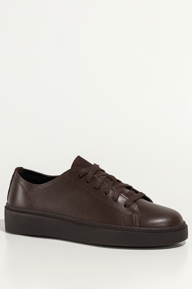 Czekoladowe trampki skórzane damskie sneakersy na platformie sznurowane PRODUKT POLSKI Casu 8855