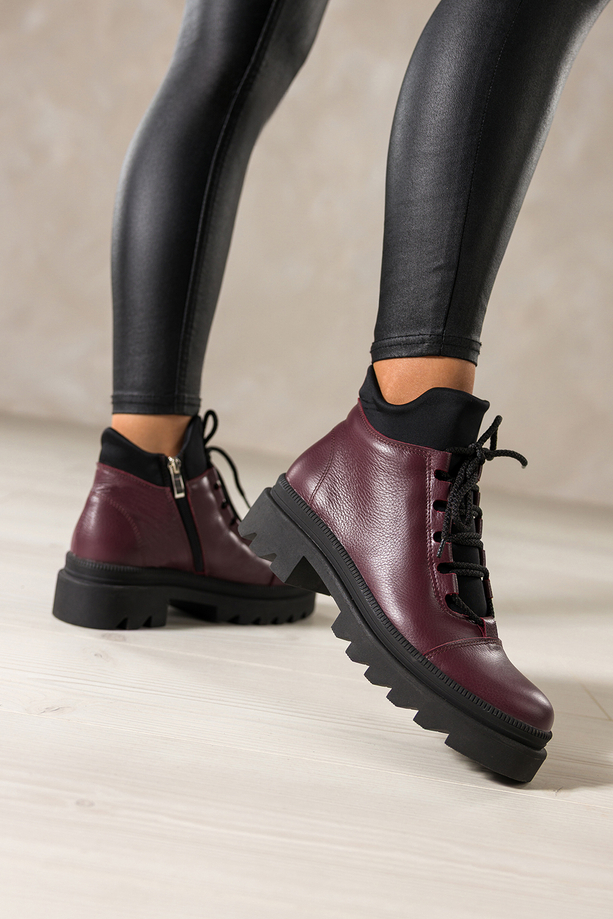 Bordowe botki skórzane damskie na bieżnikowanej podeszwie sznurowane PRODUKT POLSKI Casu A099