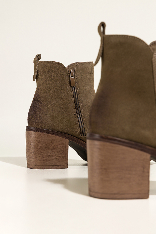 Ciemnobeżowe botki skórzane damskie Sergio Leone obcas klocek przeszyta cholewka YG74678-H