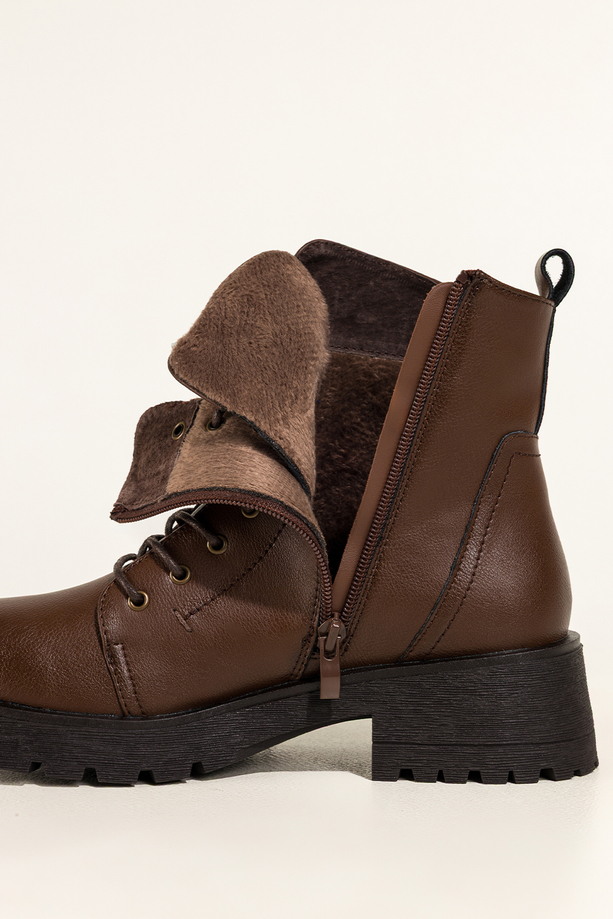 Ciemnobrązowe botki skórzane damskie Sergio Leone na bieżnikowanej platformie ozdobne przeszycia na cholewce sznurowane GI295-H