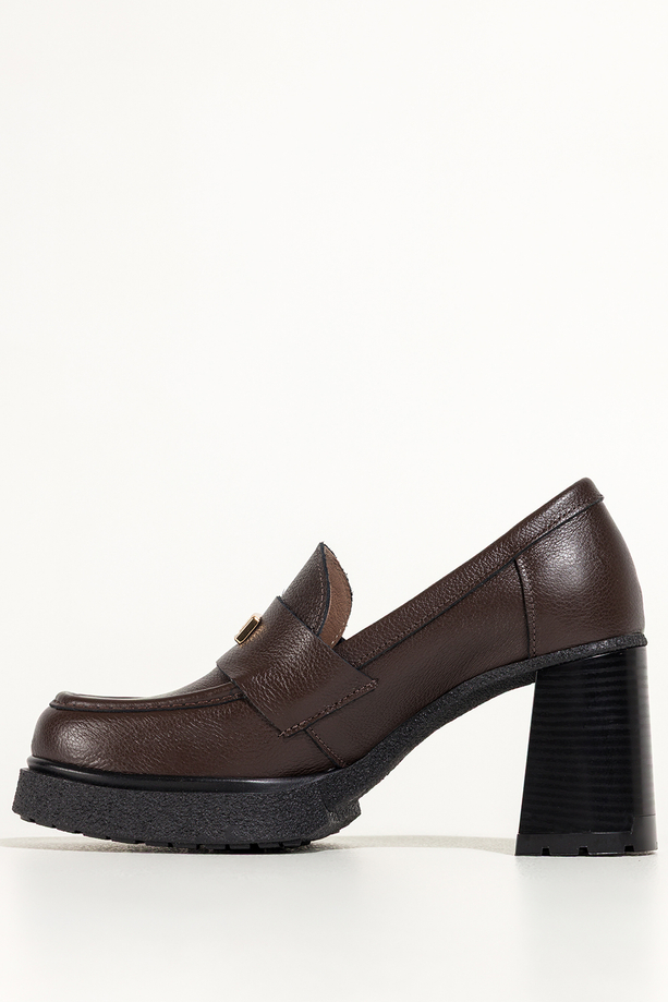 Czekoladowe mokasyny skórzane damskie na szerokim klocku złota ozdoba PRODUKT POLSKI Casu 79830