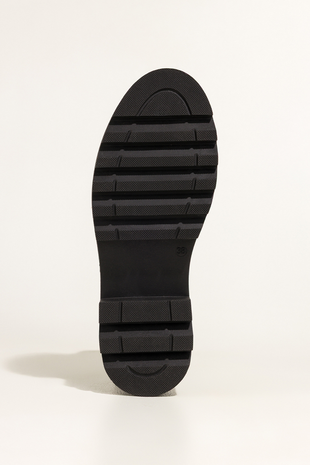 Czarne botki skórzane damskie na bieżnikowanej podeszwie sznurowane PRODUKT POLSKI Casu A099