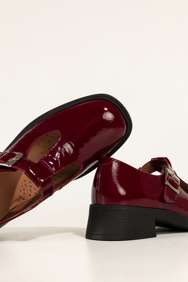 Bordowe półbuty skórzane damskie lakierowane z wycięciami PRODUKT POLSKI Casu 414