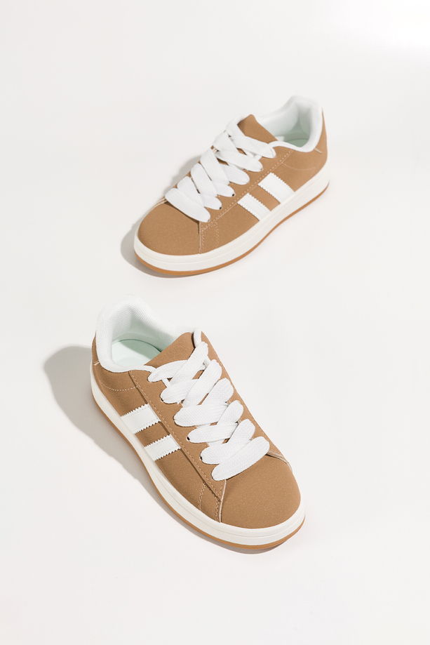 Beżowe sneakersy damskie buty sportowe na platformie sznurowane białe wstawki Casu 77632-2