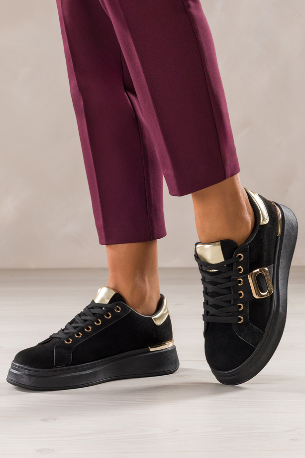Czarne sneakersy damskie buty sportowe na platformie ze złotą ozdobą sznurowane Carla TY983