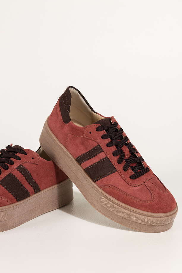 Rude sneakersy skórzane damskie buty sportowe na platformie z czekoladowymi wstawkami sznurowane PRODUKT POLSKI Casu M8707