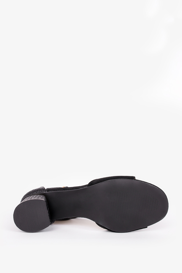 Czarne sandały Casu na ozdobnym słupku z zakrytą piętą pasek wokół kostki skórzana wkładka ER21X12/B