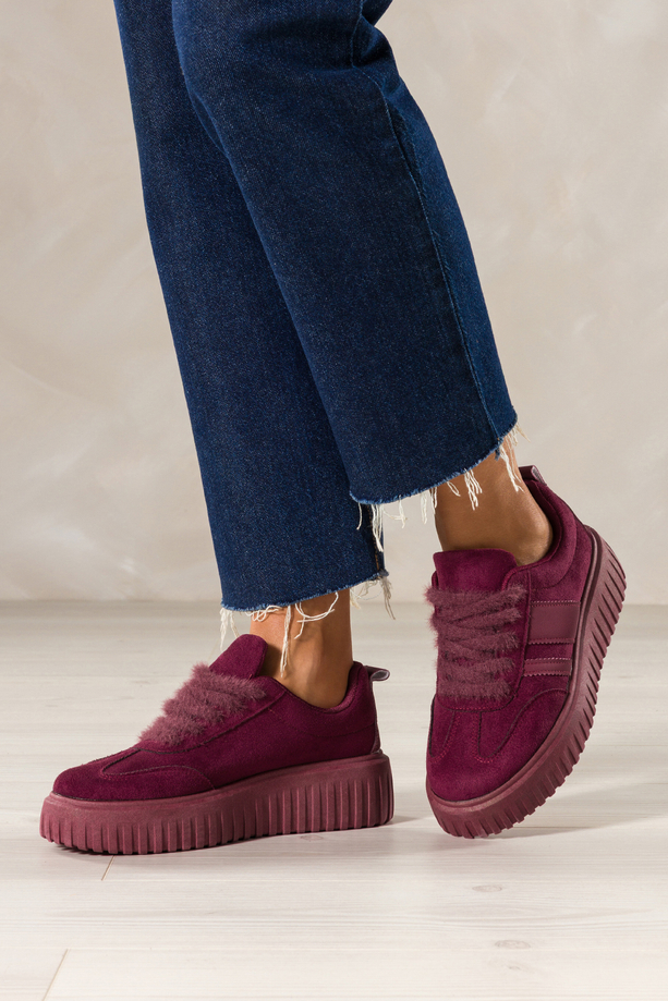 Bordowe sneakersy damskie buty sportowe na żłobionej platformie z futrzaną sznurówką Casu KX696