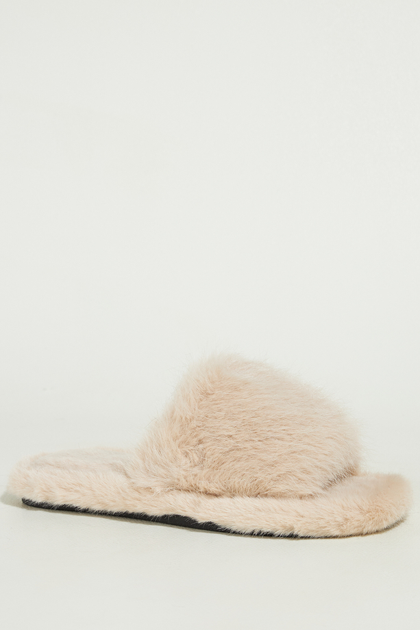 Jasnobeżowe kapcie damskie obuwie domowe futrzane szeroki pasek z futerkiem Casu UO960