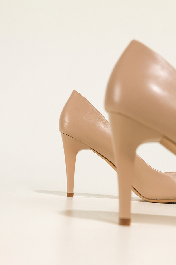 Ciemnobeżowe szpilki damskie Sergio Leone skórzana wkładka 8603