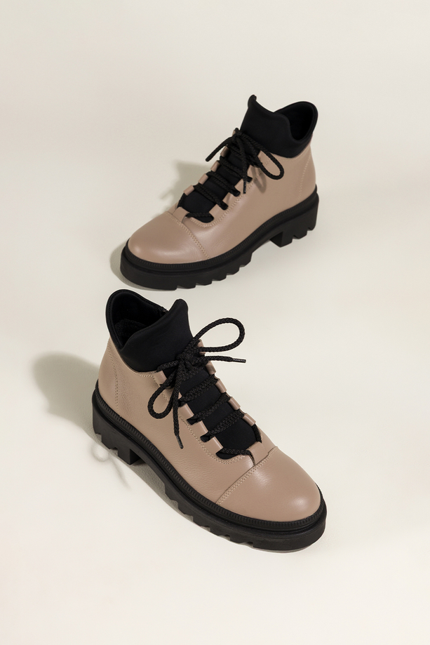 Beżowe botki skórzane damskie na bieżnikowanej podeszwie sznurowane PRODUKT POLSKI Casu A099