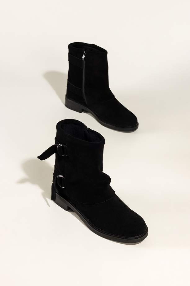 Czarne botki skórzane damskie z szeroką cholewką Sergio Leone niski obcas regulowane paski na cholewce YG74443-H