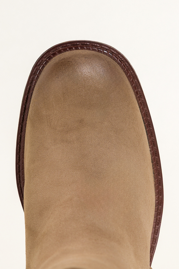 Beżowe botki damskie na szerokim słupku brązowa guma w cholewce Carla N260