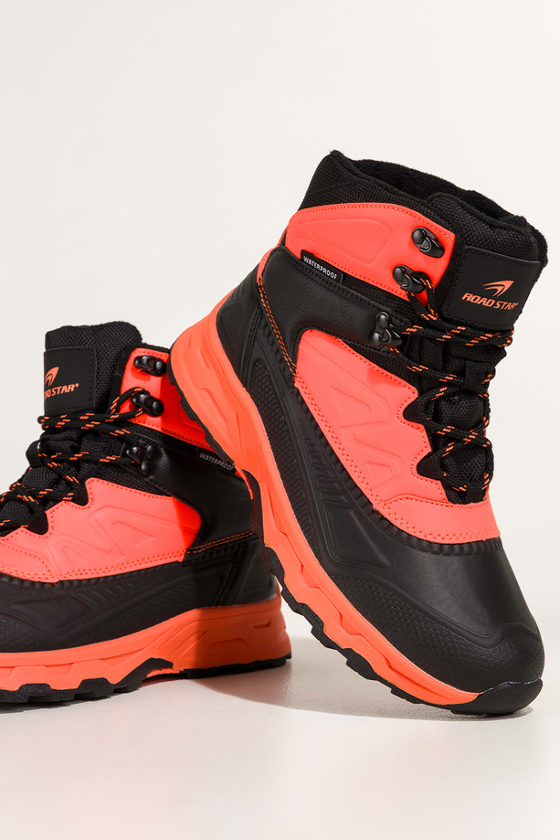 Czarne buty sportowe trekkingowe damskie wodoodporne na bieżnikowanej podeszwie sznurowane pomarańczowe wstawki Casu 7688-4D