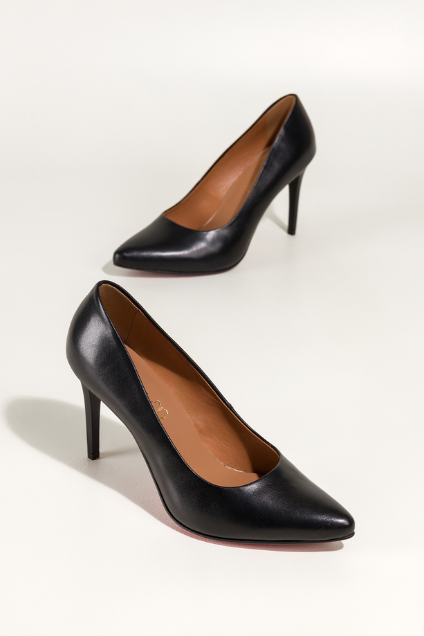 Czarne szpilki skórzane damskie z czerwoną podeszwą PRODUKT POLSKI Casu 7720-899