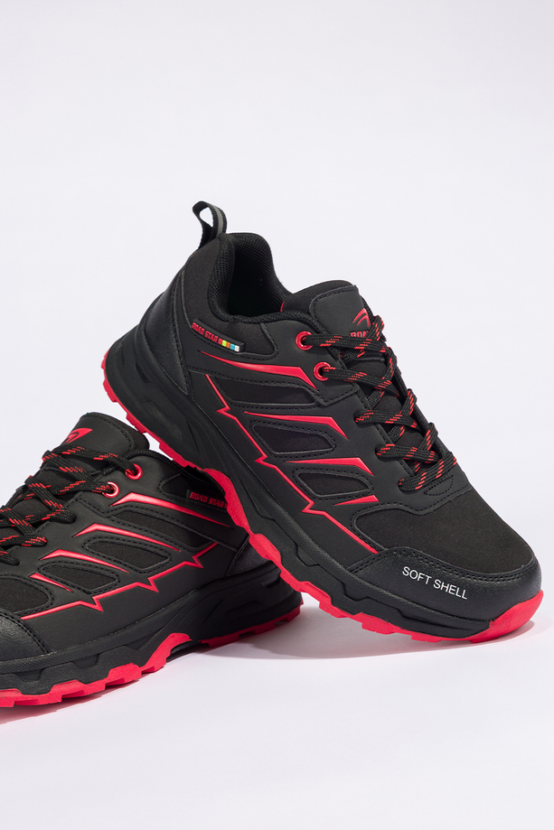 Czarne buty trekkingowe damskie buty sportowe na bieżnikowanej podeszwie sznurowane czerwone wstawki softshell Casu 2408-3W