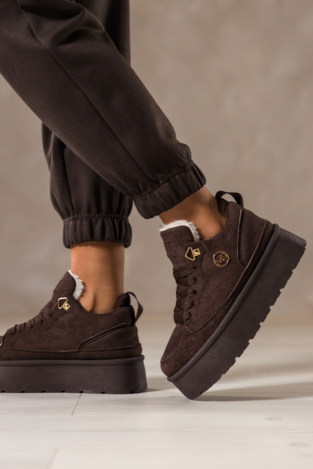 Czekoladowe sneakersy damskie z futerkiem na platformie złota ozdoba sznurowane Casu SB123-8
