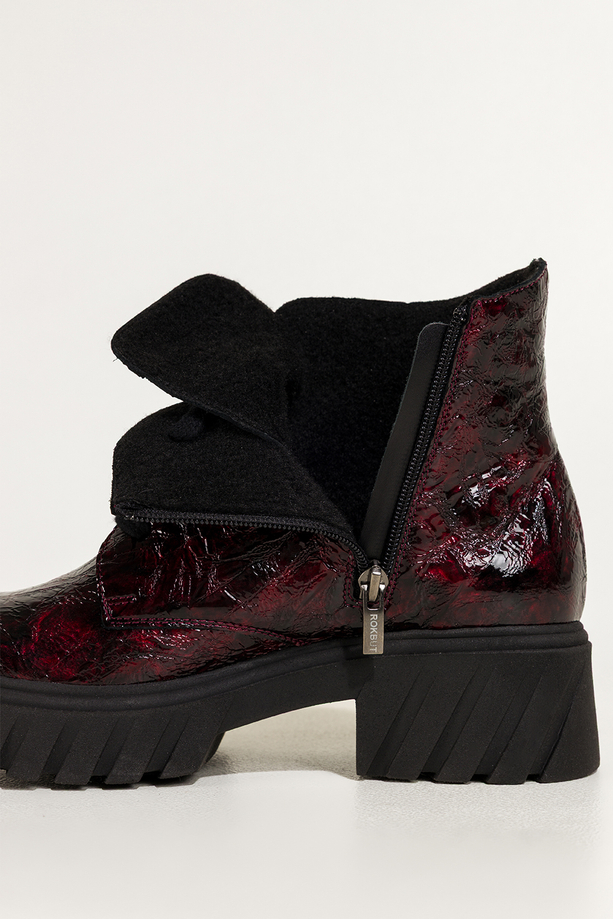 Bordowe botki skórzane damskie lakierowane z wzorem bieżnikowana platforma sznurowane PRODUKT POLSKI Casu 377