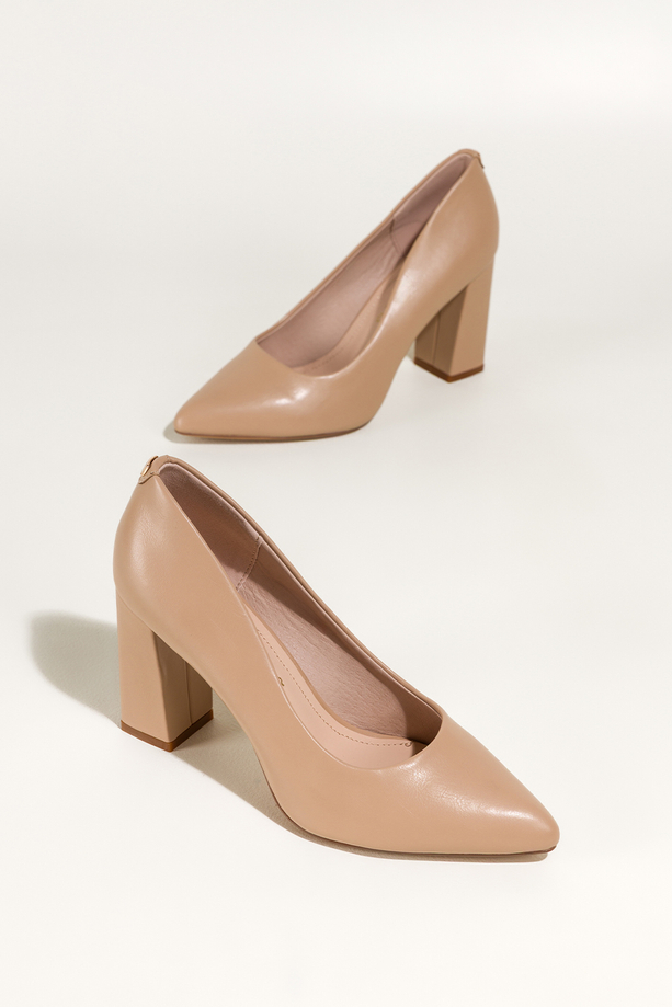 Ciemnobeżowe czółenka damskie Sergio Leone obcas słupek skórzana wkładka złota ozdoba na pięcie KY783