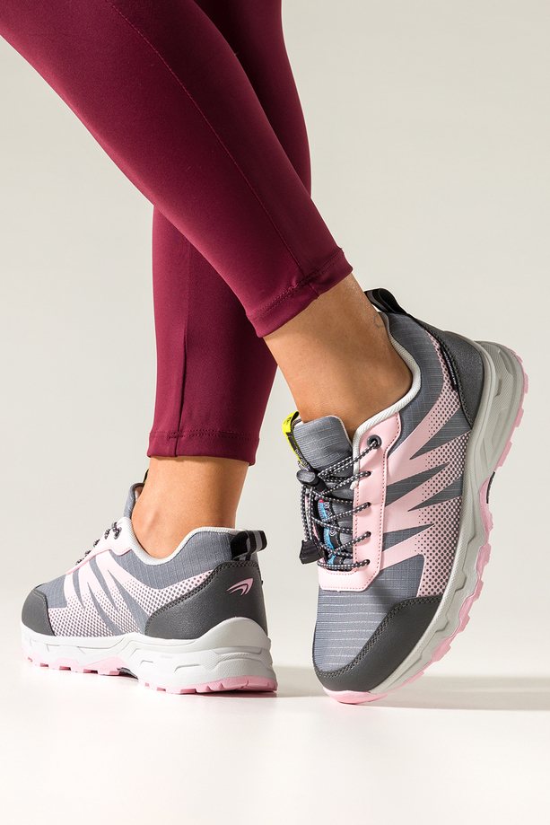 Szare buty sportowe trekkingowe damskie wodoodporne na żłobionej podeszwie z regulowaną elastyczną sznurówką różowe wstawki Casu 7590-2D