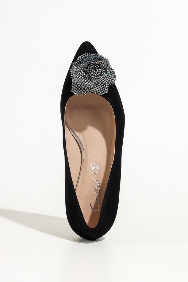 Czarne czółenka skórzane damskie kwiat z cyrkoniami niski obcas kieliszek  PRODUKT POLSKI Casu 6926-699