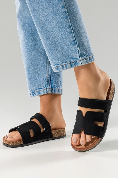 Czarne klapki damskie pasek na rzep profilowana korkowa podeszwa Casu FL602-1