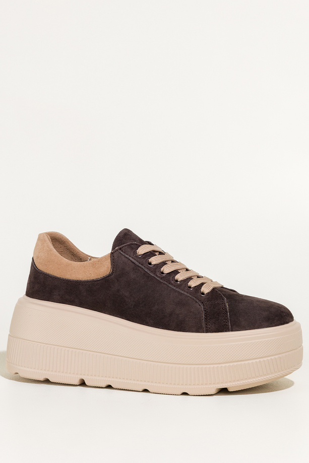 Czekoladowe sneakersy skórzane damskie buty sportowe na grubej żłobionej podeszwie beżowe wstawki sznurowane Carla TW-OC8923