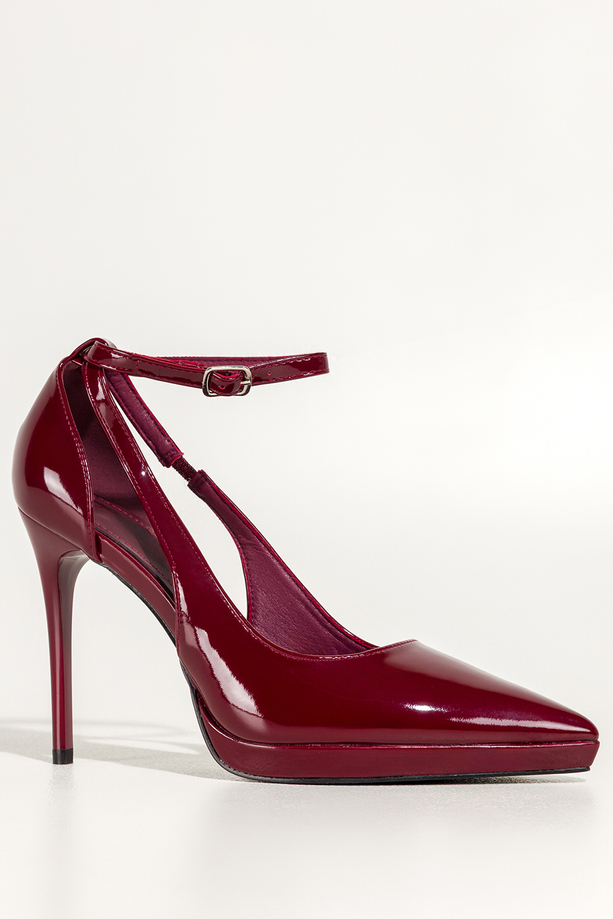 Bordowe czółenka damskie szpilki lakierowane wycięcia na cholewce pasek wokół kostki Carla OV853K