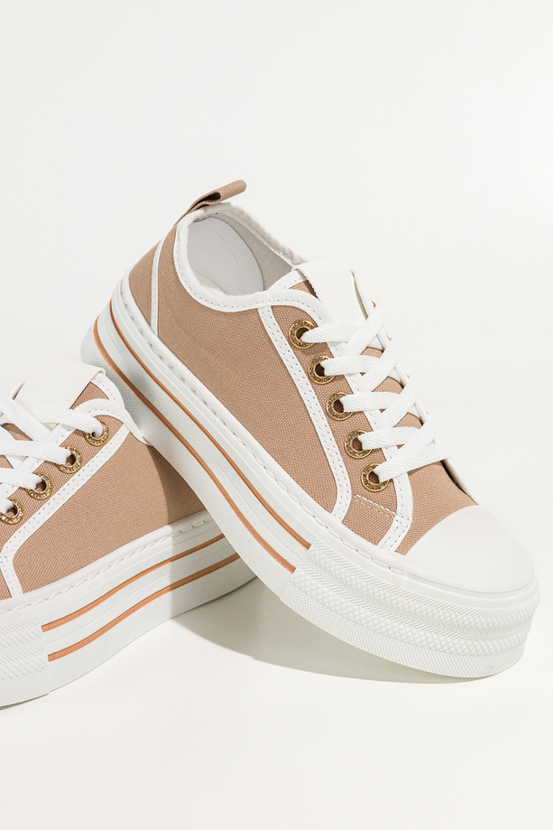 Beżowe trampki damskie sneakersy na platformie ozdobne oczka z cyrkoniami sznurowane Carla 9150