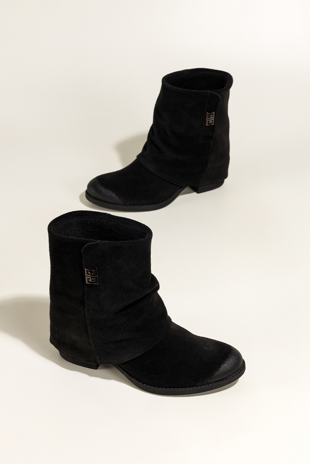 Czarne botki skórzane damskie kowbojki z szeroką marszczoną cholewką stalowa ozdoba ścięty obcas klocek PRODUKT POLSKI Casu 39454