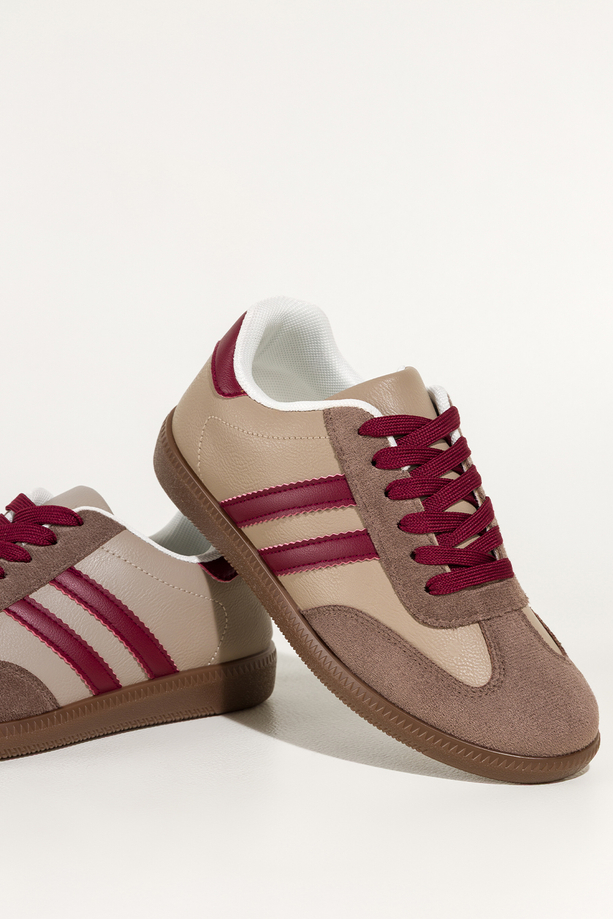 Ciemnobeżowe sneakersy damskie buty sportowe na elastycznej podeszwie bordowe wstawki sznurowane Casu 22336-2