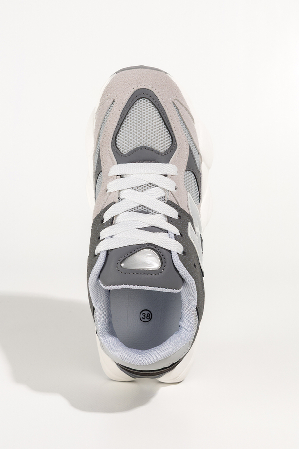 Szare sneakersy damskie buty sportowe z perforacją na białej platformie sznurowane Casu Y808-7