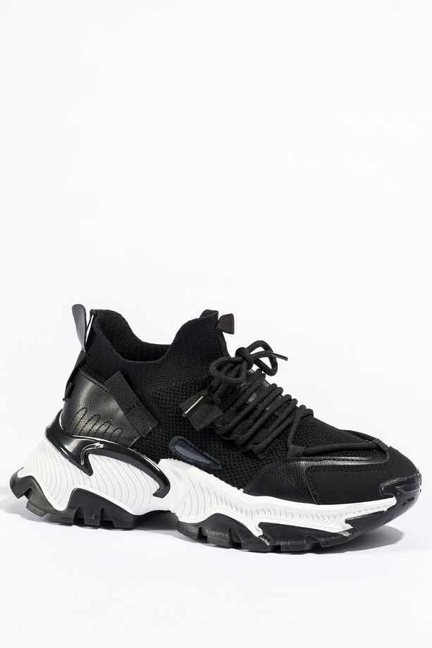 Czarne sneakersy damskie na bieżnikowanej platformie sznurowane Casu PC165