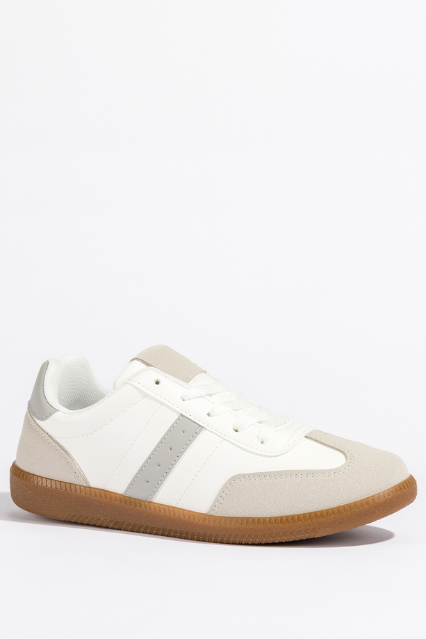Białe sneakersy damskie buty sportowe na elastycznej płaskiej podeszwie sznurowane szare wstawki Casu H2460-3