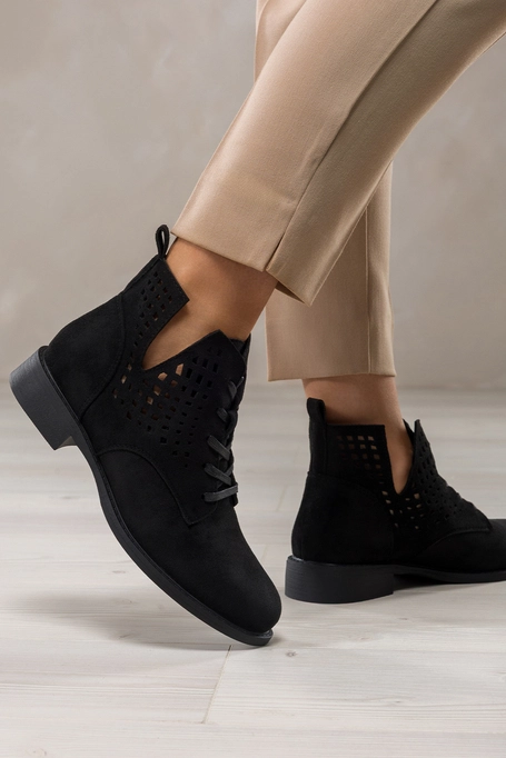 Czarne botki damskie ażurowe z wycięciami sznurowane Casu JW25X15-B