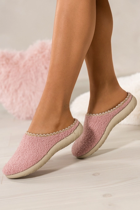 Różowe kapcie damskie Inblu obuwie domowe z materiału typu baranek z ozdobną lamówką wkładka soft VG969299