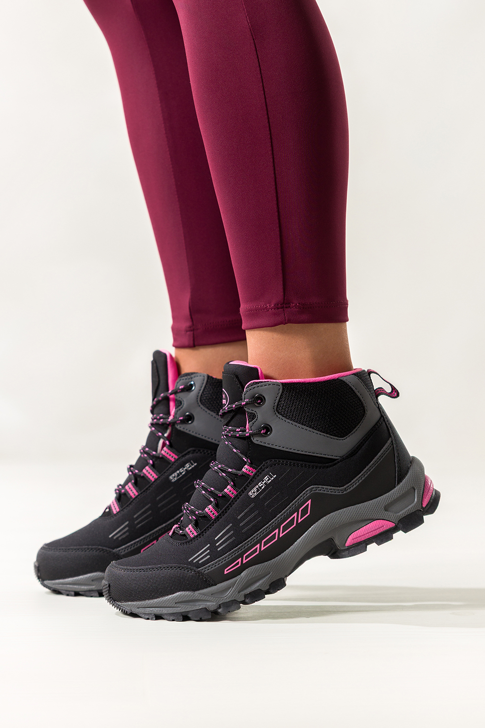 Czarne buty trekkingowe damskie z fuksjowymi dodatkami sznurowane softshell Casu Y7994-2